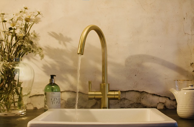 Qettle modern boiling hot water tap in brass